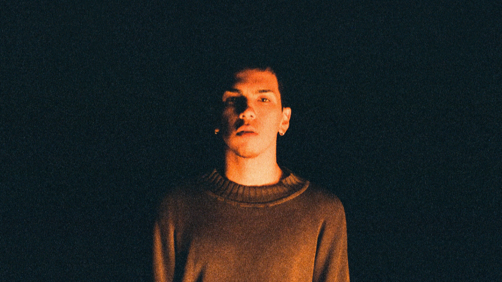 Milo J presenta su nuevo álbum de estudio titulado La vida era más corta