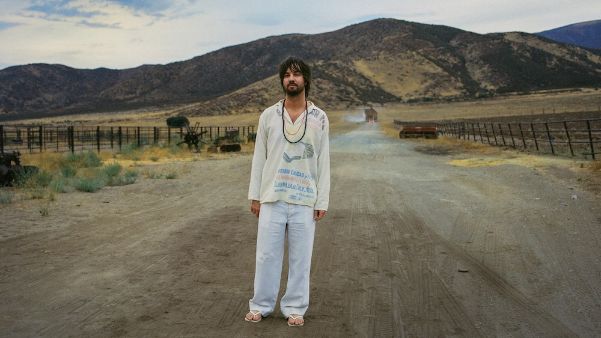 Kevin Parker de Tame Impala durante una presentación en directo