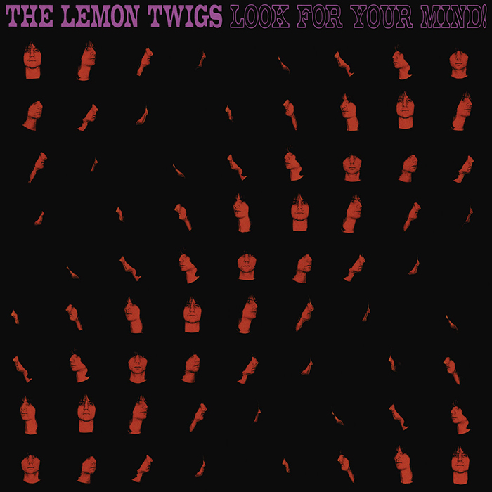 Los hermanos Michael y Brian D'Addario de The Lemon Twigs en el escenario