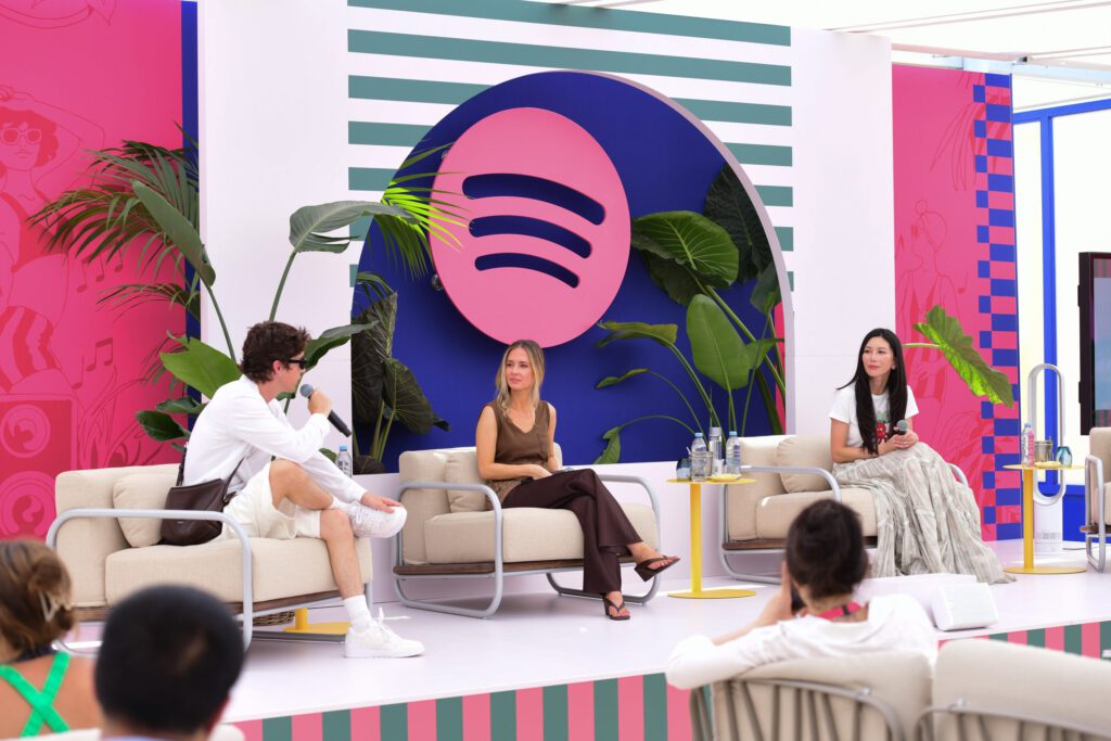 Bridget Evans de Spotify habla sobre la colaboración con Coach en Cannes Lions.