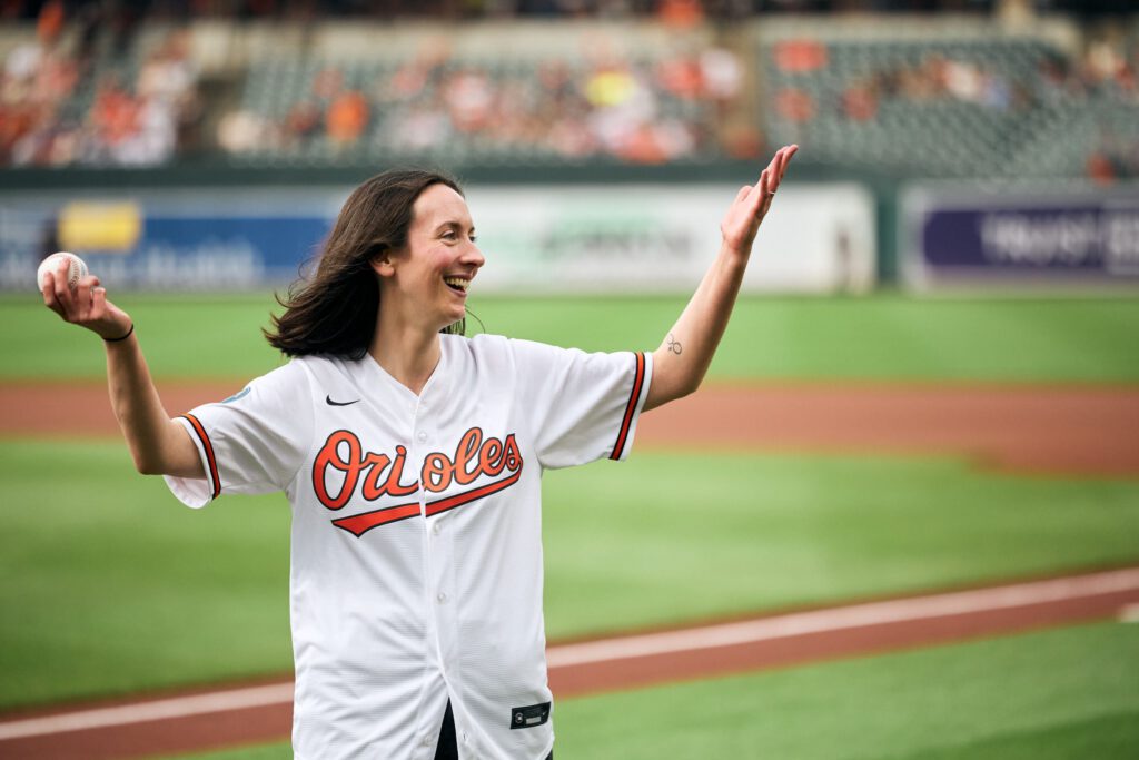 Mallory Rubin en el estadio de los Baltimore Orioles durante el evento de House of R
