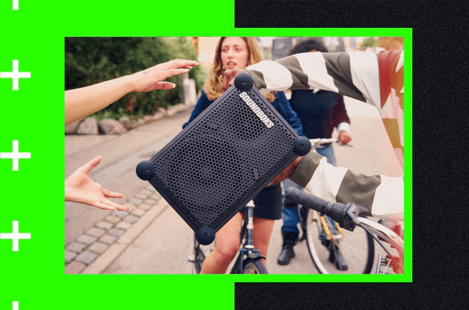 Altavoz portátil Soundboks Rider de color negro diseñado para exteriores