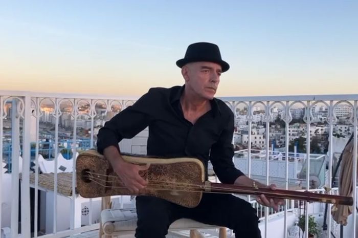 Antonio Arias en concierto presentando su proyecto musical Mawlid