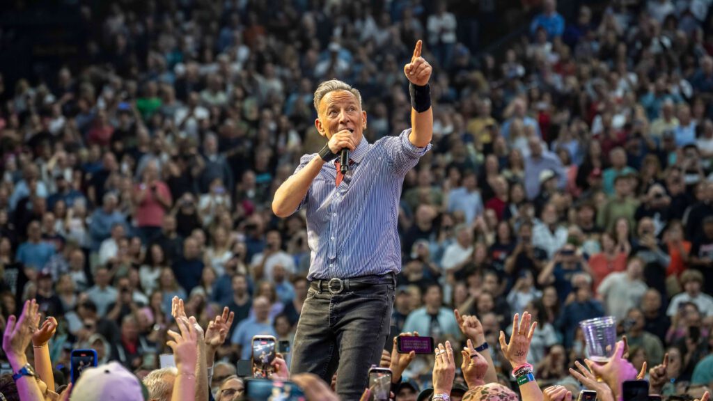 Bruce Springsteen actuando en directo con la E Street Band