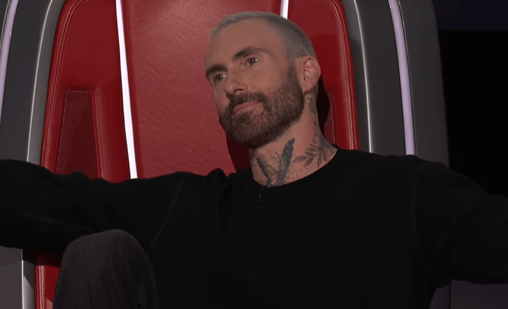 Dakota Cohen durante su audición a ciegas en el programa de televisión The Voice