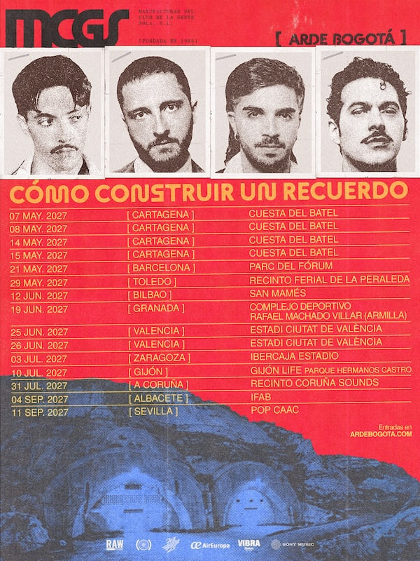 Miembros de Arde Bogotá sobre el escenario durante un concierto de su nueva gira