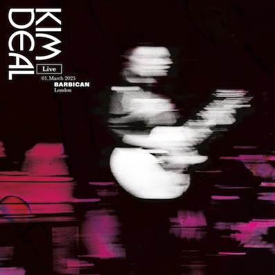 Kim Deal en concierto presentando sus canciones con arreglos orquestales